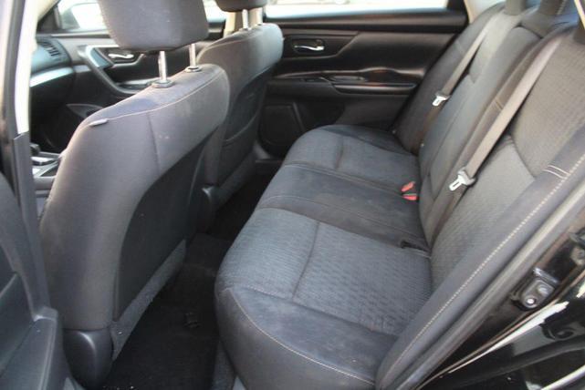 Photo of 2016 Super Black Nissan Altima