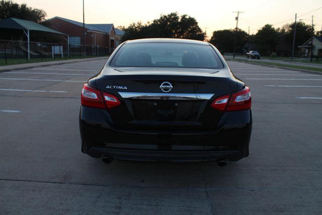Photo of 2016 Super Black Nissan Altima