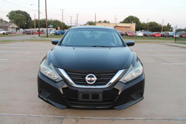 Photo of 2016 Super Black Nissan Altima