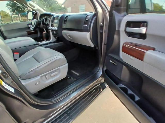 Photo of 2015 Magnetic Gray Metallic Toyota Sequoia