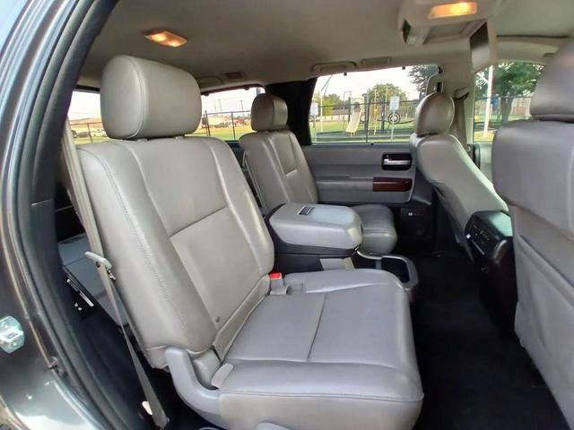 Photo of 2015 Magnetic Gray Metallic Toyota Sequoia