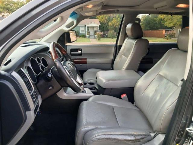 Photo of 2015 Magnetic Gray Metallic Toyota Sequoia