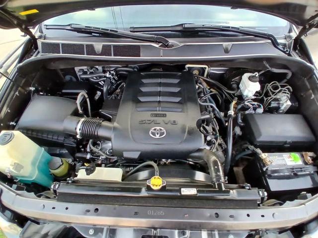 Photo of 2015 Magnetic Gray Metallic Toyota Sequoia