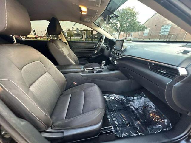 Photo of 2020 Super Black Nissan Altima