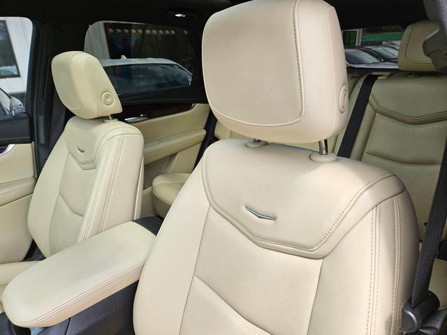 Photo of 2017 Dark Adriatic Blue Metallic Cadillac XT5