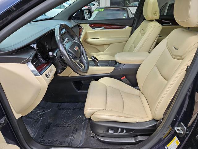 Photo of 2017 Dark Adriatic Blue Metallic Cadillac XT5