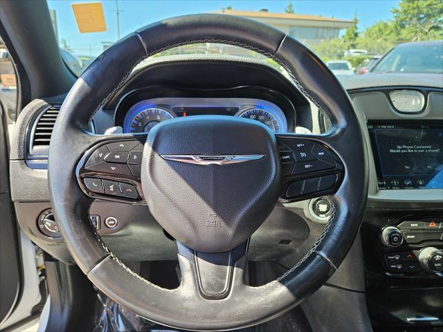 Photo of 2018 Bright White Clearcoat Chrysler 300