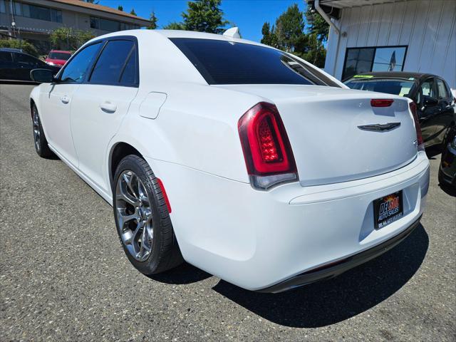 Photo of 2018 Bright White Clearcoat Chrysler 300