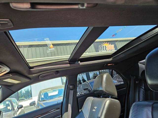 Photo of 2018 Bright White Clearcoat Chrysler 300