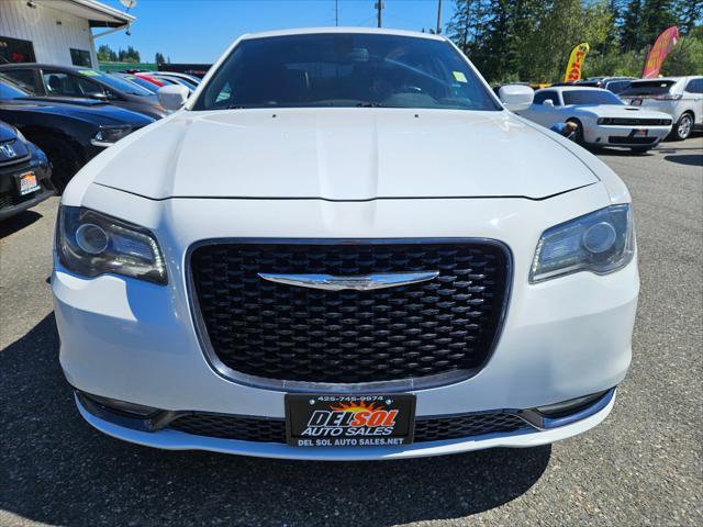 Photo of 2018 Bright White Clearcoat Chrysler 300