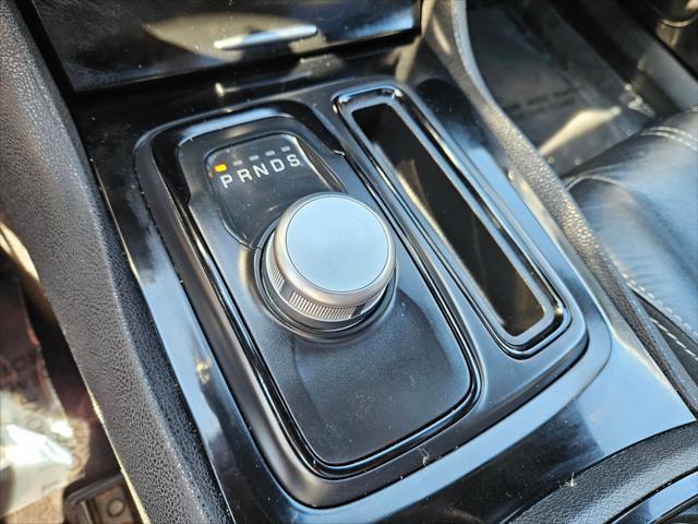 Photo of 2018 Bright White Clearcoat Chrysler 300