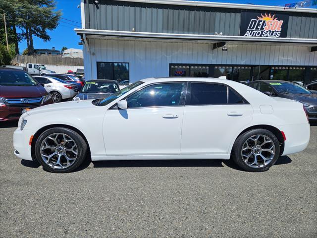 Photo of 2018 Bright White Clearcoat Chrysler 300