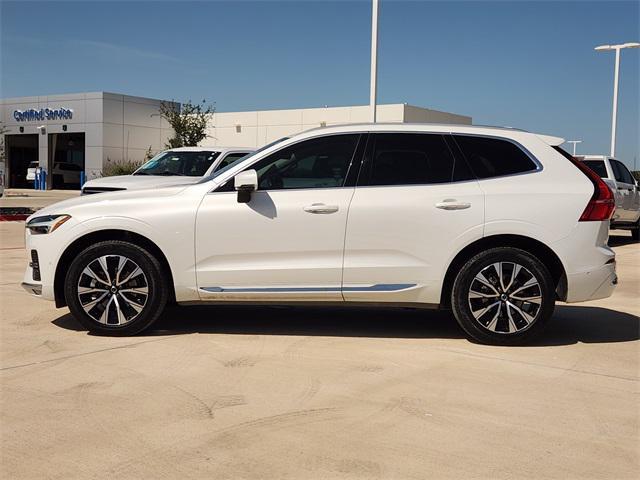 Photo of 2023 Crystal White Metallic Volvo XC60