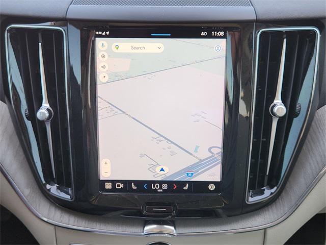 Photo of 2023 Crystal White Metallic Volvo XC60