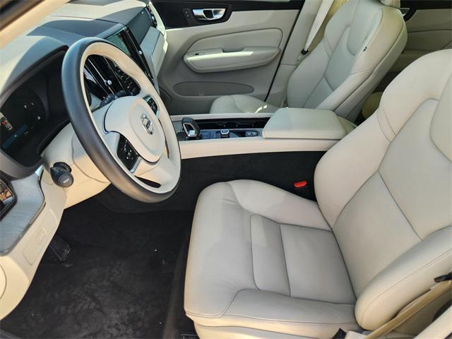 Photo of 2023 Crystal White Metallic Volvo XC60