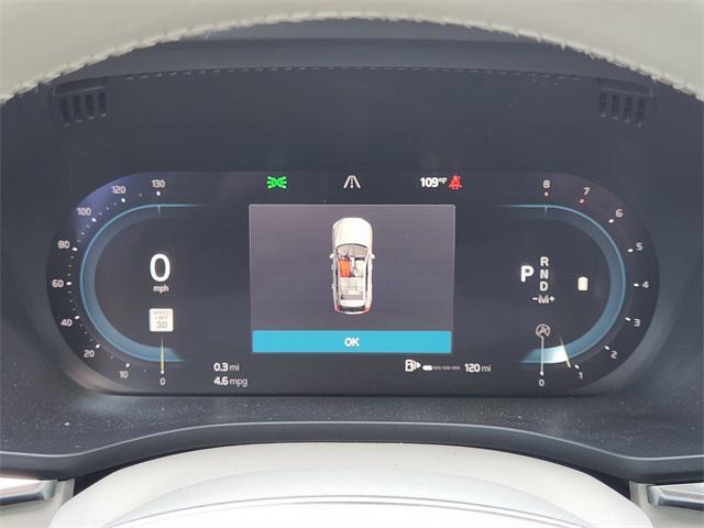 Photo of 2023 Crystal White Metallic Volvo XC60