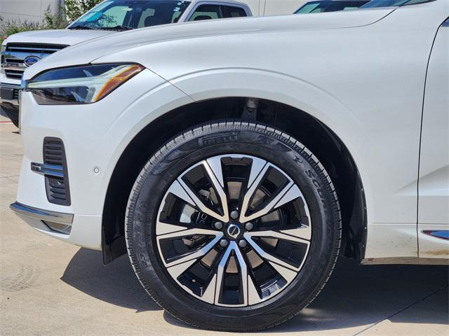 Photo of 2023 Crystal White Metallic Volvo XC60