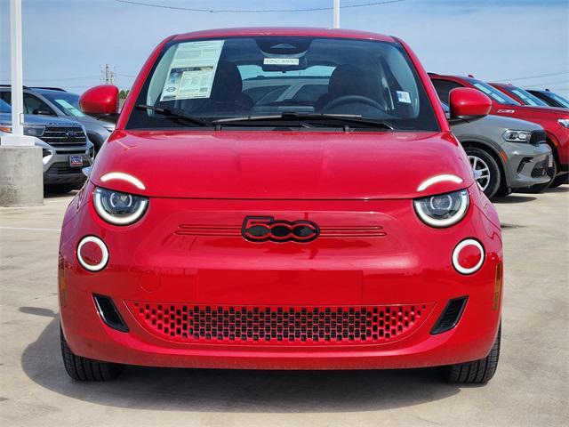 Photo of 2024 Red by (Red) FIAT 500e