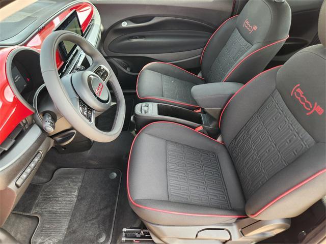 Photo of 2024 Red by (Red) FIAT 500e
