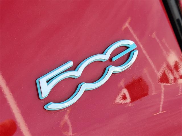 Photo of 2024 Red by (Red) FIAT 500e