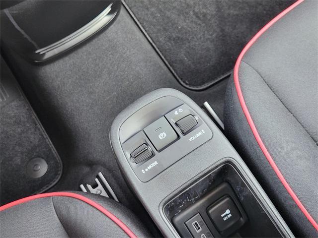Photo of 2024 Red by (Red) FIAT 500e
