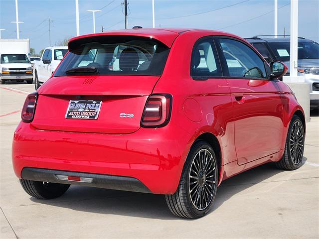 Photo of 2024 Red by (Red) FIAT 500e