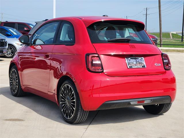 Photo of 2024 Red by (Red) FIAT 500e