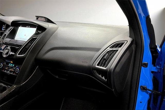 Photo of 2017 Blue Ford Focus RS