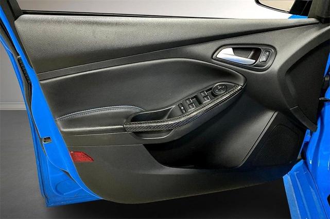 Photo of 2017 Blue Ford Focus RS