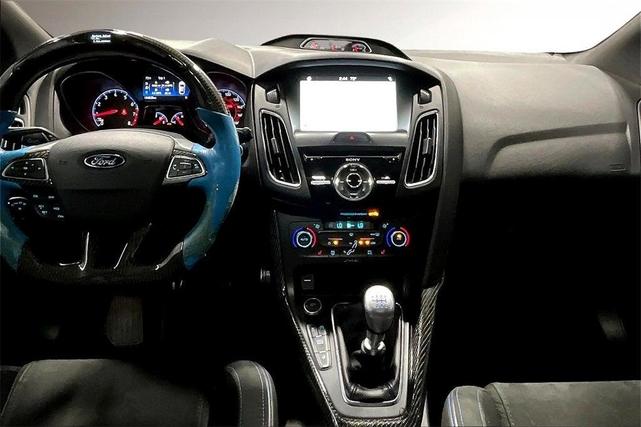 Photo of 2017 Blue Ford Focus RS