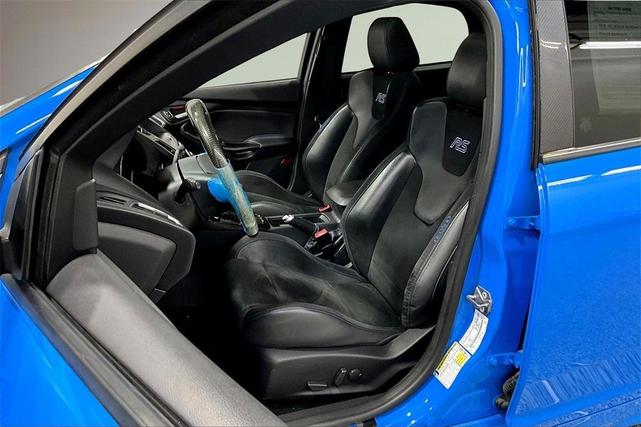 Photo of 2017 Blue Ford Focus RS