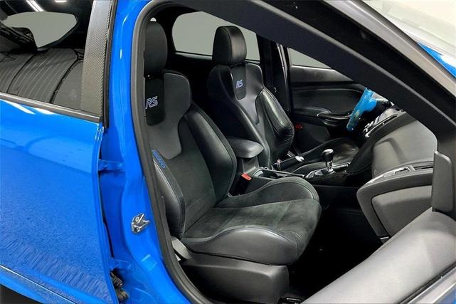 Photo of 2017 Blue Ford Focus RS