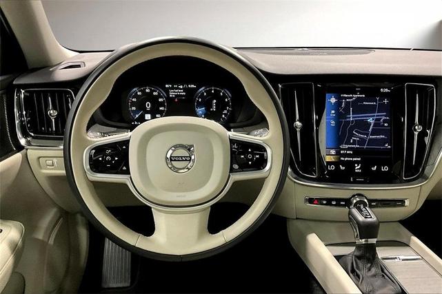 Photo of 2022 Denim Blue Metallic Volvo V60 Cross Country