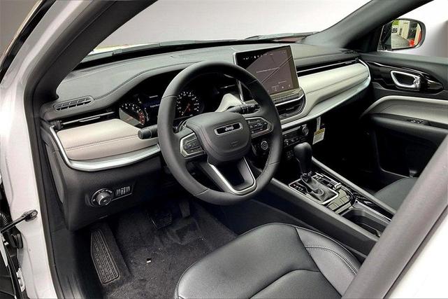 Photo of 2025 Bright White Clearcoat Jeep Compass
