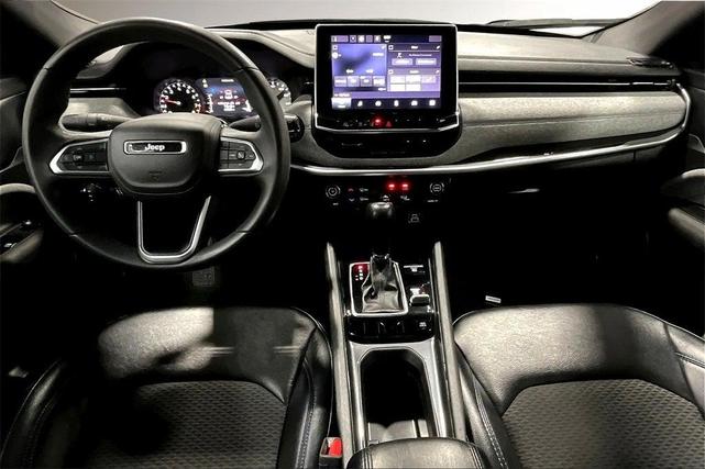 Photo of 2023 Bright White Clearcoat Jeep Compass