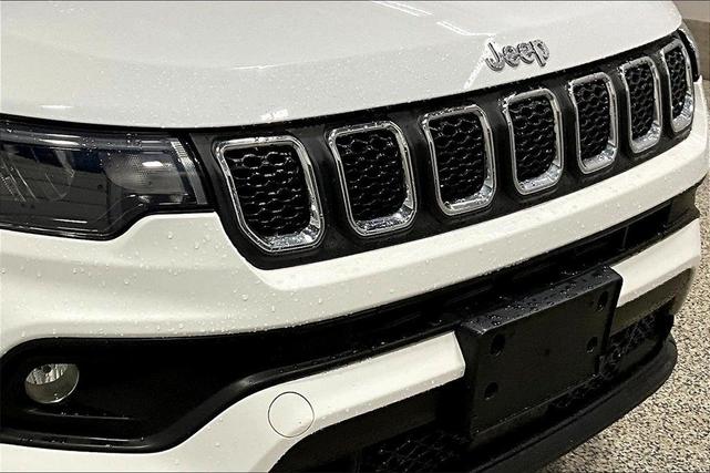 Photo of 2023 Bright White Clearcoat Jeep Compass