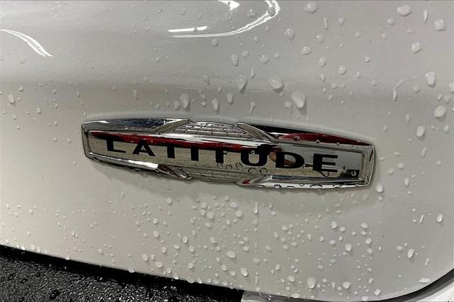 Photo of 2023 Bright White Clearcoat Jeep Compass
