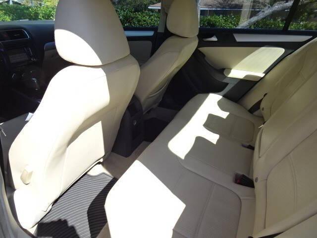 Photo of 2013 Black Volkswagen Jetta