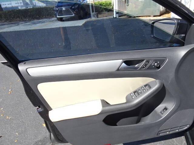 Photo of 2013 Black Volkswagen Jetta