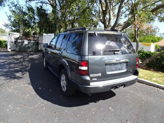Photo of 2010 Gray Ford Explorer