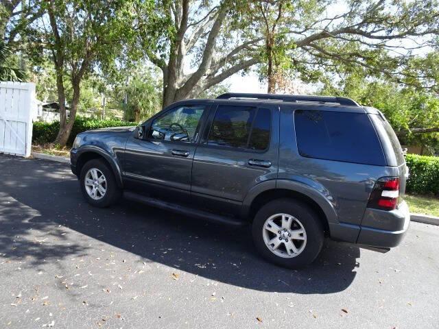 Photo of 2010 Gray Ford Explorer