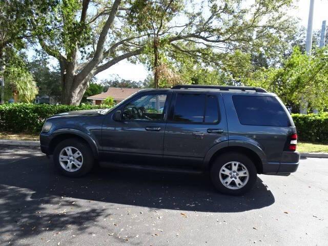 Photo of 2010 Gray Ford Explorer