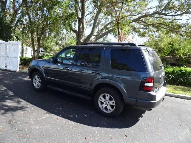 Photo of 2010 Gray Ford Explorer