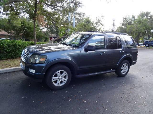 Photo of 2010 Gray Ford Explorer