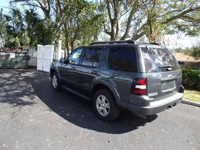 Photo of 2010 Gray Ford Explorer