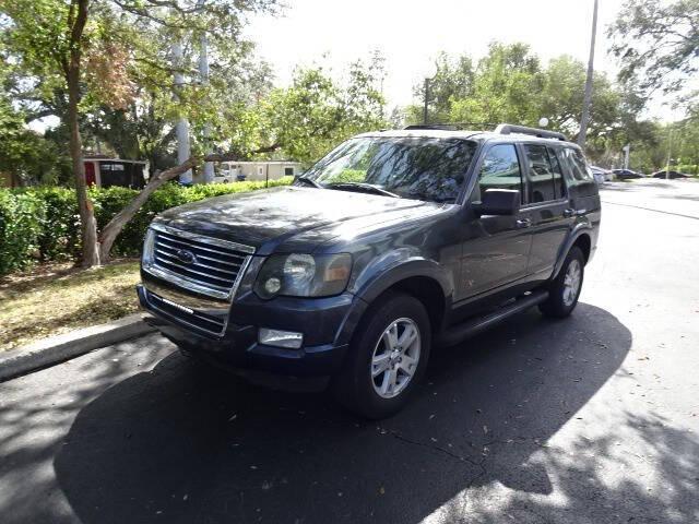 Photo of 2010 Gray Ford Explorer