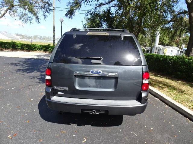 Photo of 2010 Gray Ford Explorer