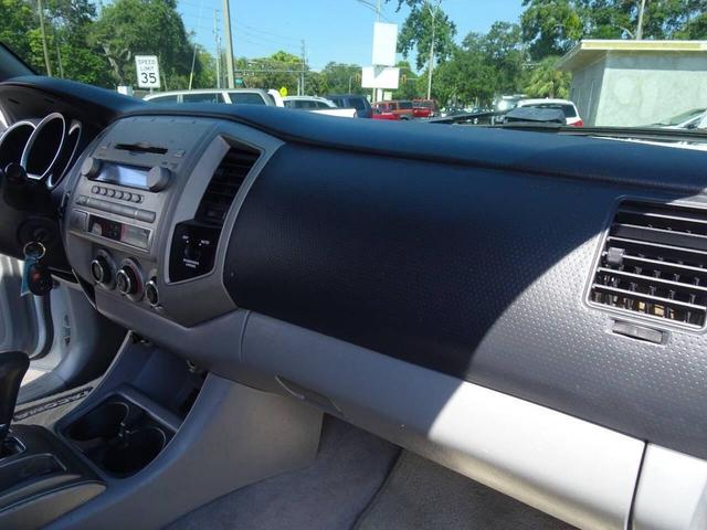 Photo of 2005 White Toyota Tacoma