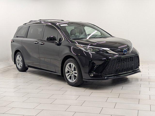 Photo of 2022 Midnight Black Metallic Toyota Sienna