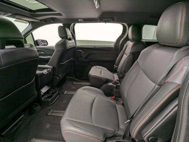 Photo of 2022 Midnight Black Metallic Toyota Sienna